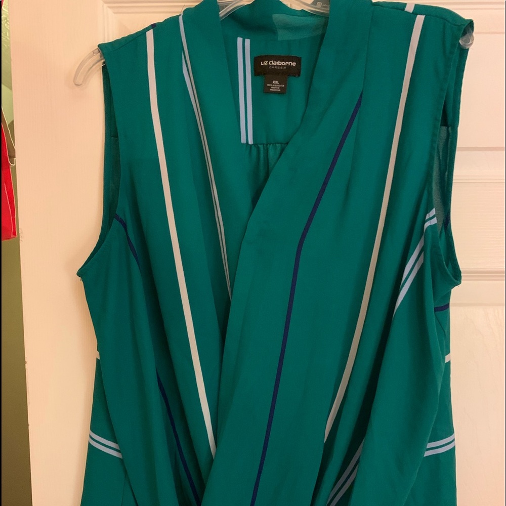 Liz Claiborne wrap top - very flattering